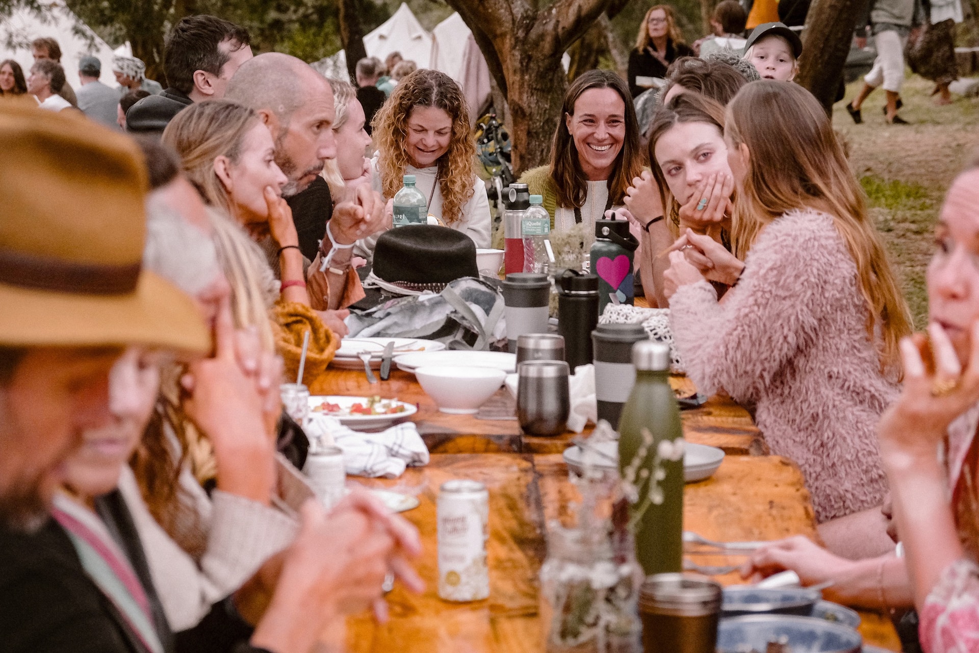 Gemeenschap aan tafel - verbinding en gesprekken tijdens een maaltijd